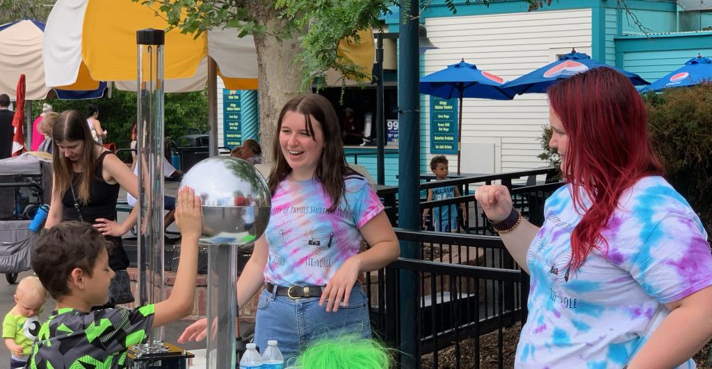 Students demonstrate experiments with kids