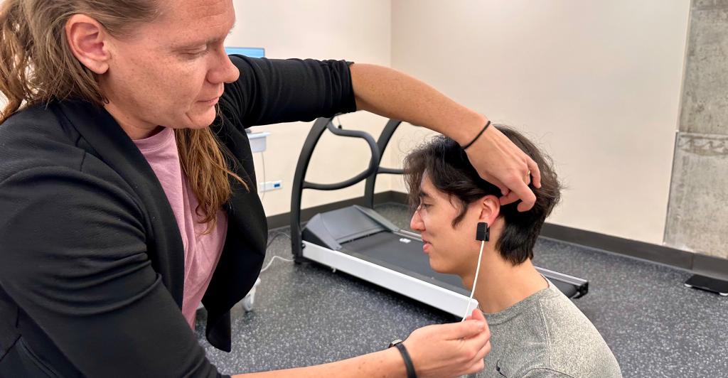 Student and professor using ear oxygen saturation monitor